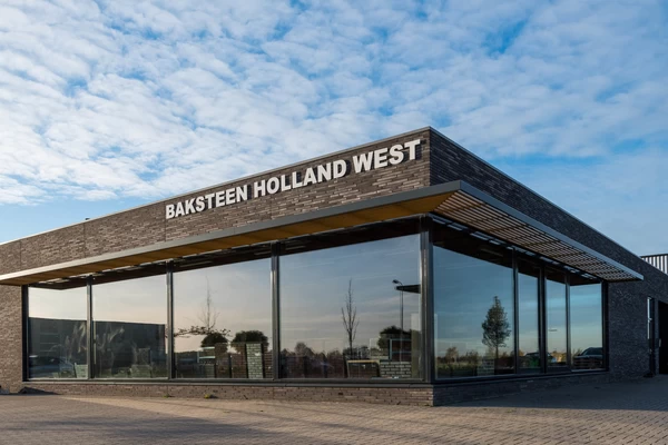 Bedrijfspand van Baksteen Holland te Oudkarspel